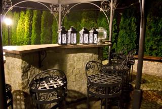 DWÓR POD RÓŻAMI - 1