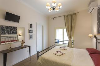 NeapolitanTrips Hotel - 9