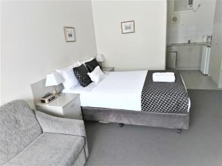 Glenelg beach gateway Studio Apartment - 8