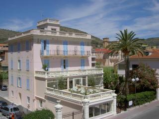 Hotel De La Plage - 3