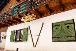 Charming Chalet Timisul de Sus - 1