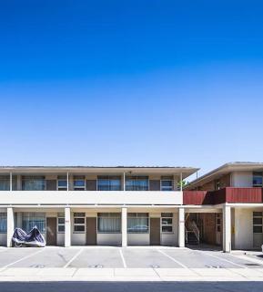 Hi 5 Glenelg Studio Apartment - 3