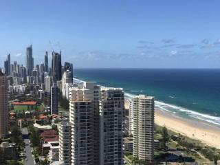 Luxury 3 Bedroom in heart of Broadbeach - 9