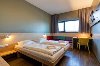 MEININGER Hotel Berlin Airport - Berlín - 9