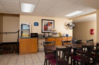 Days Inn by Wyndham Park City Kansas - 3