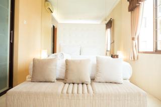 Antique 3BR at Grand Setiabudi Apartment By Travelio - 8