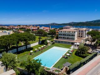 AHR Baja Hotel & Spa Cannigione - Cannigione - 0