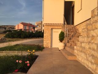 Apartments Isabella - Family Friendly - Kustići - 4