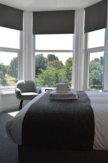 Q8 Boutique Hotel - Portsmouth - 2