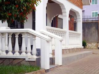 Kampala Kiwatule Comfy Holiday Home - Kampala - 4
