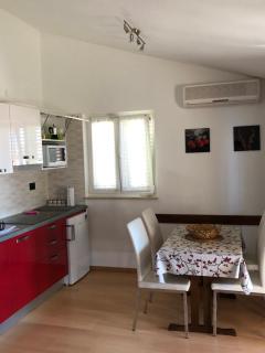 Rosso Apartment 400 m from Beach, Comfortable Stay & Free Parking - 6