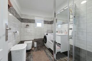 Holiday Home Hrast - 1