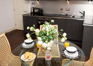 Apt 2, Trafalgar Square 2nd Floor by Indigo Flats - London - 3