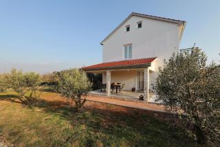 Holiday Home Hrast - 0