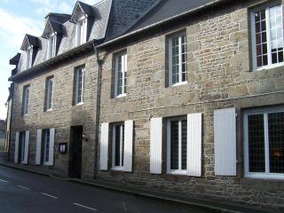Logis Hôtel du Commerce - Quintin - 4