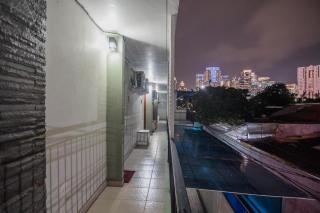 RedDoorz Plus near Semanggi - Giacarta - 5