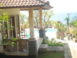 Barong Cafe Bungalow and Restaurant - Amed - 6