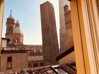Asinelli Panoramic Rooftop, In front of the Two Towers - Bologne - 8