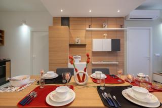 Vitosha Blvd Luxury 2-Bedroom, 2-Bathroom with Balcony - 5