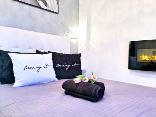 Pure BLISS Luxury Beachfront Apartment with Panoramic Sea Views, Electric BBQ and More - 3