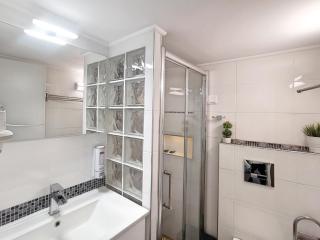 Pure BLISS Luxury Beachfront Apartment with Panoramic Sea Views, Electric BBQ and More - 1