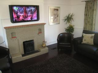 Arden Hill Farmhouse - Hot Tub, Snooker Table, Sleeps 16 - Stratford-upon-Avon - 3
