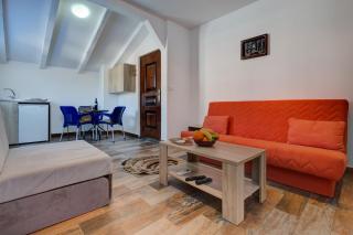Sunny Grapes Apartments - Budva - 3