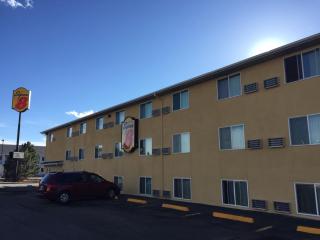 Super 8 by Wyndham Raton - Raton - 4
