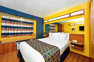 Microtel Inn & Suites by Wyndham New Braunfels I-35 - New Braunfels - 2