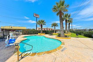 Microtel Inn & Suites by Wyndham New Braunfels I-35 - New Braunfels - 4