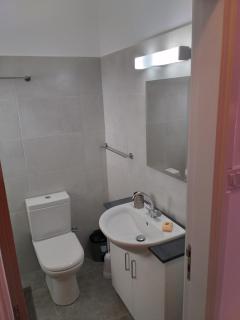 777 Beach Guesthouse - Paphos - 8