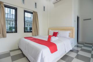 RedDoorz near Sultan Thaha Airport Jambi - 3