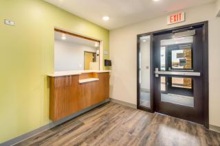 Econo Lodge Burlington I-70 - 7