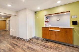 Econo Lodge Burlington I-70 - 5