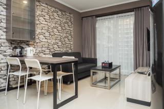 Convenient 2BR at Gateway Pasteur Apartment By Travelio - Bandung - 2