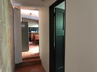 Contemporary Stay at Giraffe Cottage - Benoni - 4