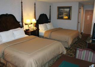 Crown Choice Inn & Suites Lakeview and Waterpark - Mackinaw City - 1
