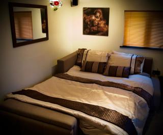 Luxurious Rural Cabin with Hot Tub - West Chiltington - 3