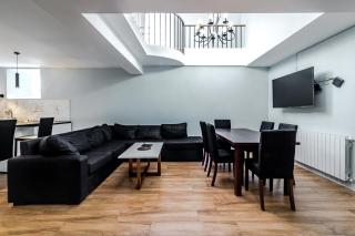 Spacious 3BR Apartment in Old Tbilisi - 9