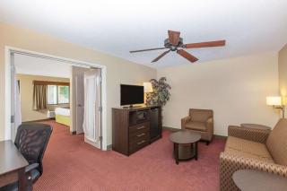 AmericInn by Wyndham Okoboji - Okoboji - 3