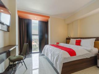 RedDoorz Plus @ Boulevard Panakkukang - Makassar - 0