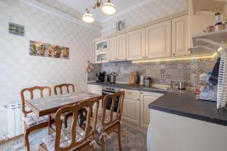ARTilcious Two Bedroom Park View Apartment - 6