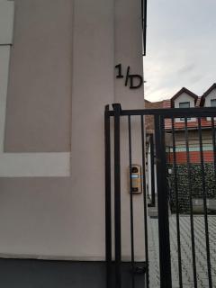 Travel Homzzz Central Apartment - 1