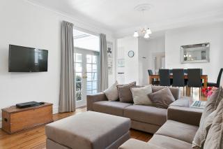 Amberley - circa 1880s Luxury - 5 b'rooms sleeps 9 - 6