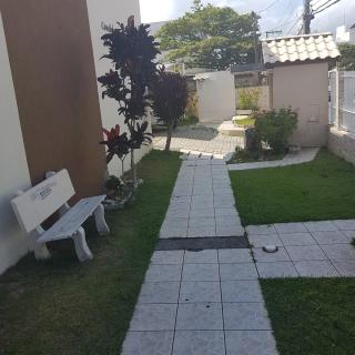 solar norte no centro dos ingleses a 50 metros da praia - 9