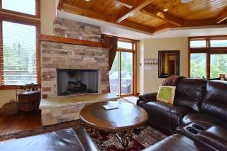 Blue Mountain-Luxurious BlueSki George Chalet, Hot Tub, Pool, Gas Fireplace - Blue Mountains - 5