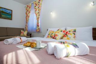 B&B Lady of the Lake - Jezerce - 1