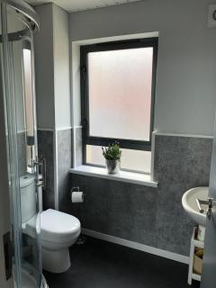 City Centre Townhouse-3 Bedrooms & Parking - Excellent Location - 1