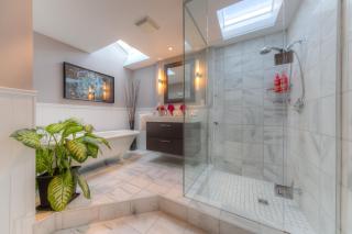 Downtown Luxury Victorian Retreat - 2