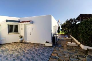 Blue Bay Beach House - Lanarka - 4